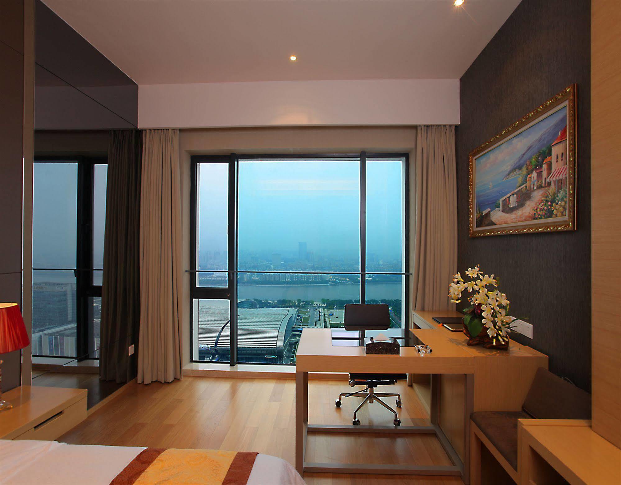 Apartment Heefun Gz -poly World Trading Center-walking Distance To Fair Guangzhou
